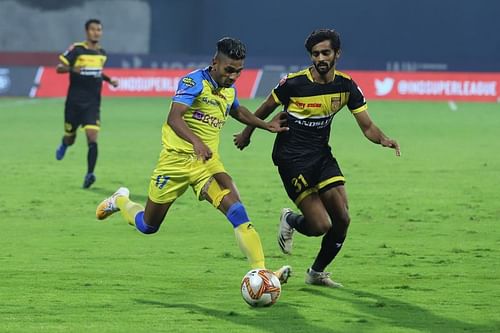 Kerala Blasters' Rahul KP (L) in action against Hyderabad FC's Akash Mishra in their previous ISL clash (Image Courtesy: ISL Media)