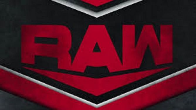 40 साल के रेसलर ने WWE Raw में तोड़ दिया मैच के दौरान चैंपियन का दांत