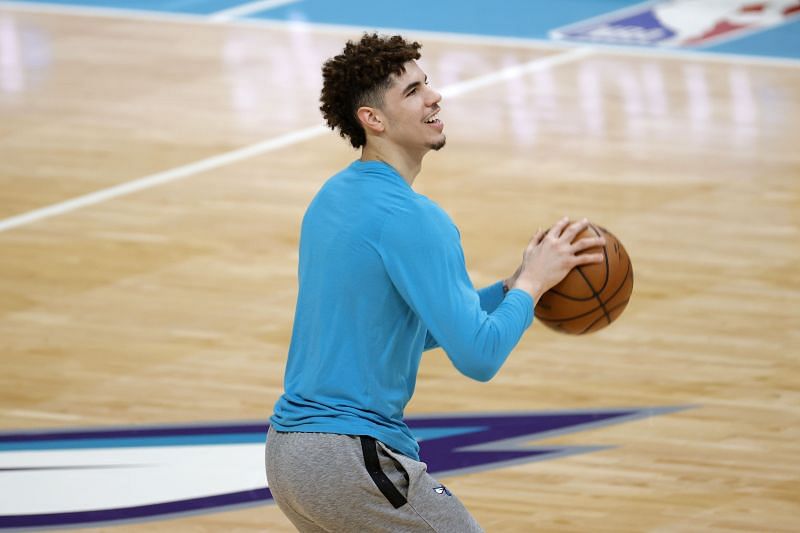 LaMelo Ball warms up for the Charlotte Hornets