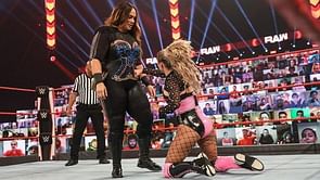 WWE के फेेमस सुपरस्टार ने 123 किलो के भारी रेसलर को टेबल पर पटककर वाहवाही लूटी