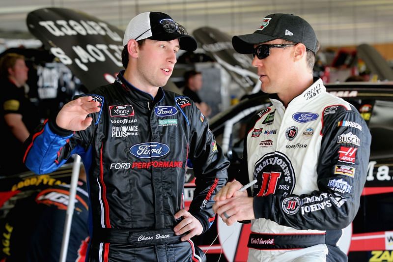 Chase Briscoe consults with NASCAR Cup Series champion Kevin Harvick.
