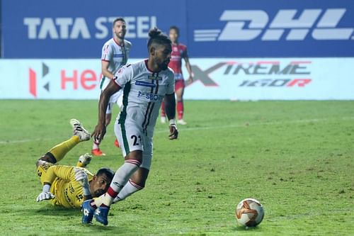 ATK Mohun Bagan's Roy Krishna in action against Jamshedpur FC in their last ISL encounter (Image Courtesy: ISL Media)