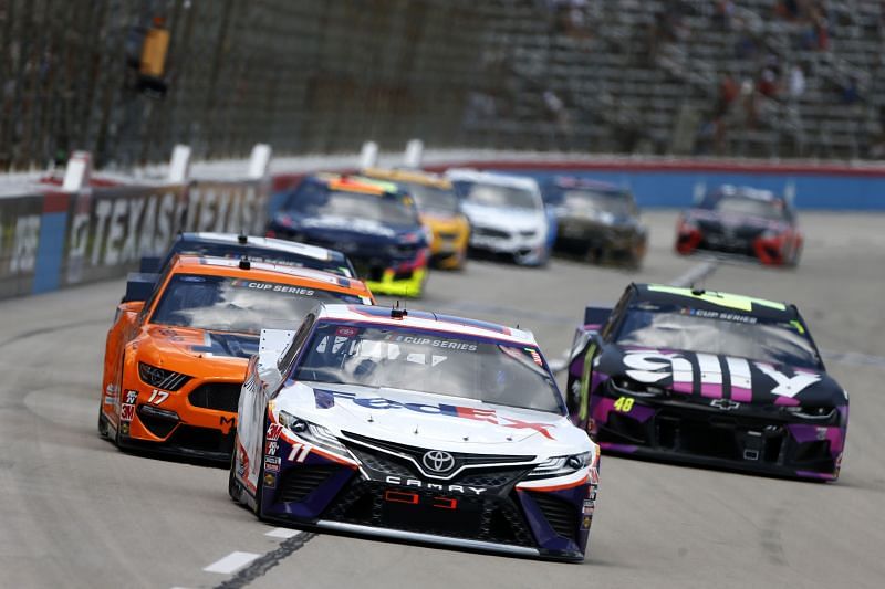 Denny Hamlin leads the field in the NASCAR Cup Series O&#039;Reilly Auto Parts 500.