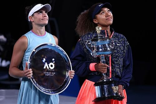 Jennifer Brady (L) and Naomi Osaka