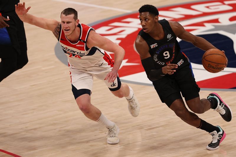 New York Knicks' RJ Barrett (R)