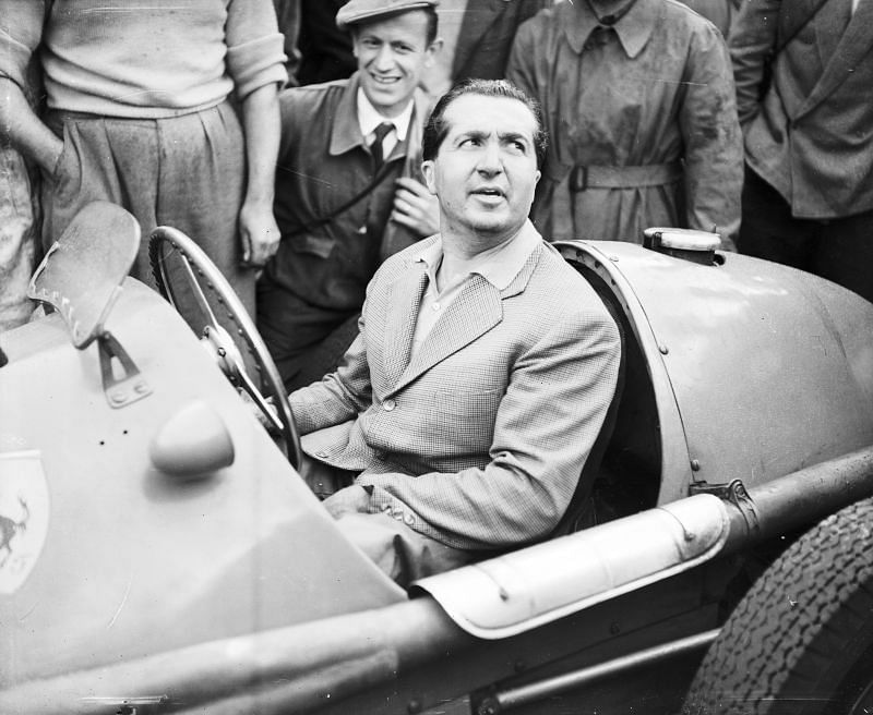 Alberto Ascari at the wheel of his Ferrari at Silverstone circuit in 1953. Photo: Evening Standard/Getty Images