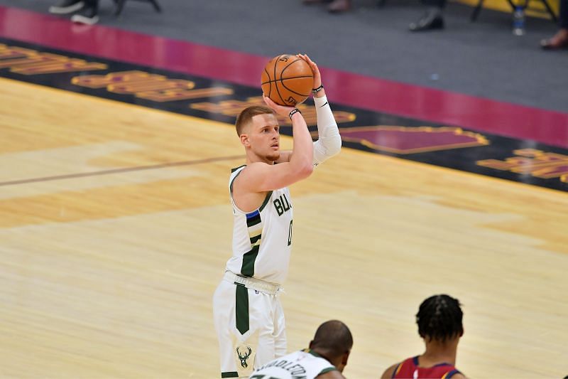 Donte DiVincenzo #0 of the Milwaukee Bucks shoots a free throw
