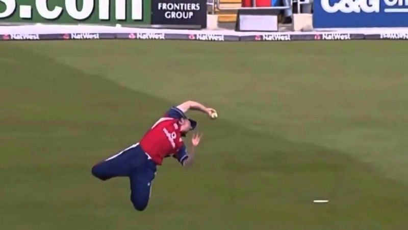 Paul Collingwood&#039;s stunning catch against Australia in 2005