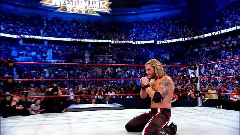Edge after winning the 2010 men&#039;s Royal Rumble match