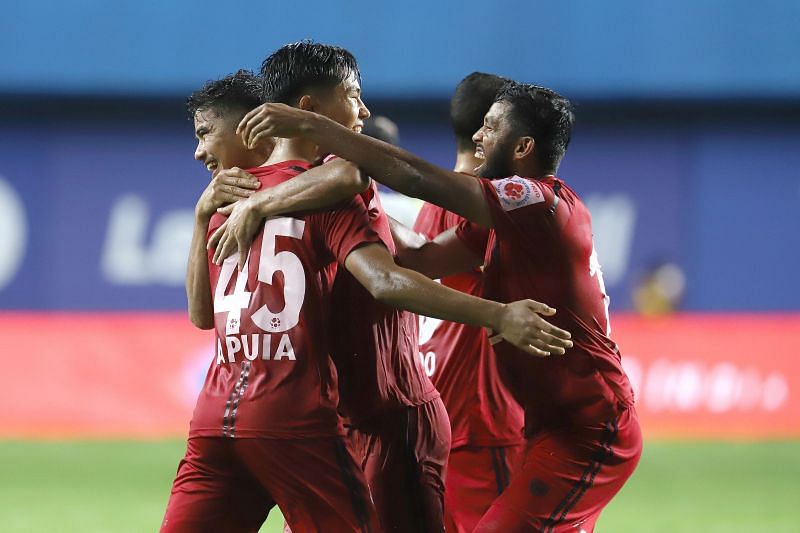 NorthEast United FC players congratulate Lalengmawia after he scores his first every ISL goal (Image Courtesy: ISL Media)