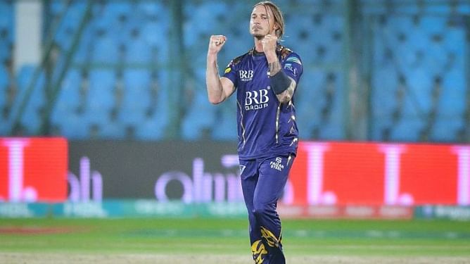 "I've no time for you as a human" - Dale Steyn blasts Simon Doull after 'mid-life crisis' jibe in PSL 2021 match