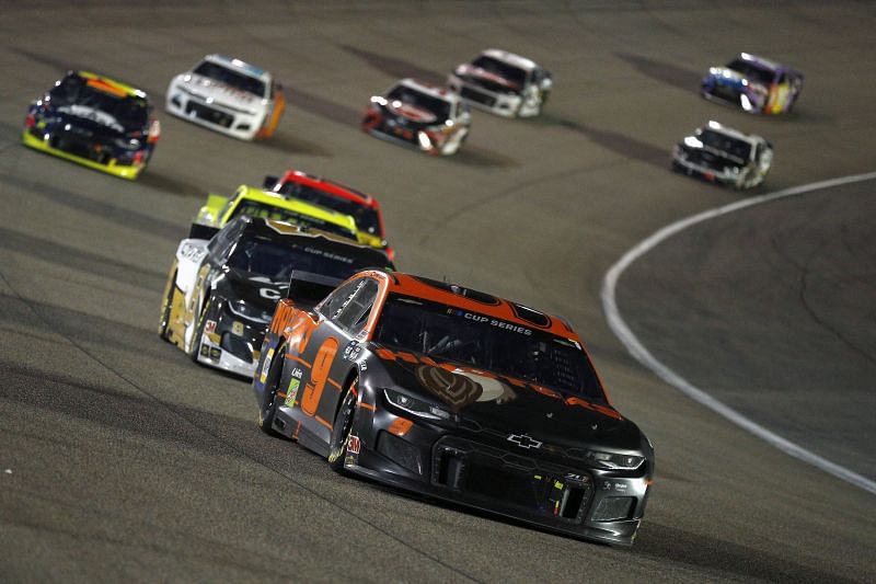 Chase Elliott leads the NASCAR Cup Series Dixie Vodka 400 at Homestead. Photo/Getty Images