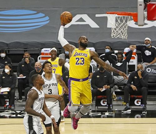 LeBron James #23 of the Los Angeles Lakers dunks past spurs defenders