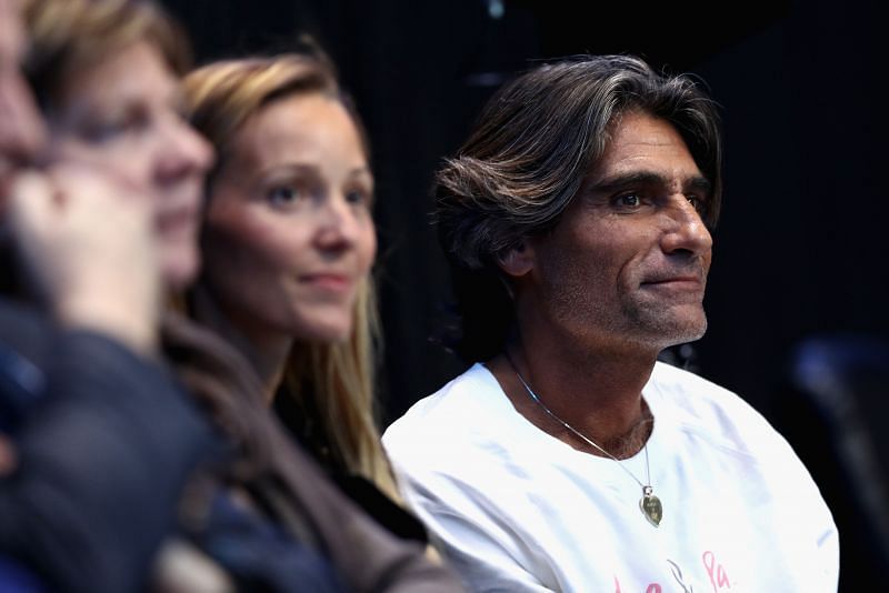 Pepe Imaz watches Novak Djokovic at the ATP Finals in 2016