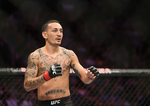 Max Holloway performing against Brian Ortega at UFC 231 in a featherweight bout