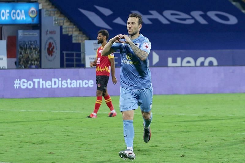 Adam Le Fondre is Mumbai City FC's go-to man in the attack (Courtesy - ISL)