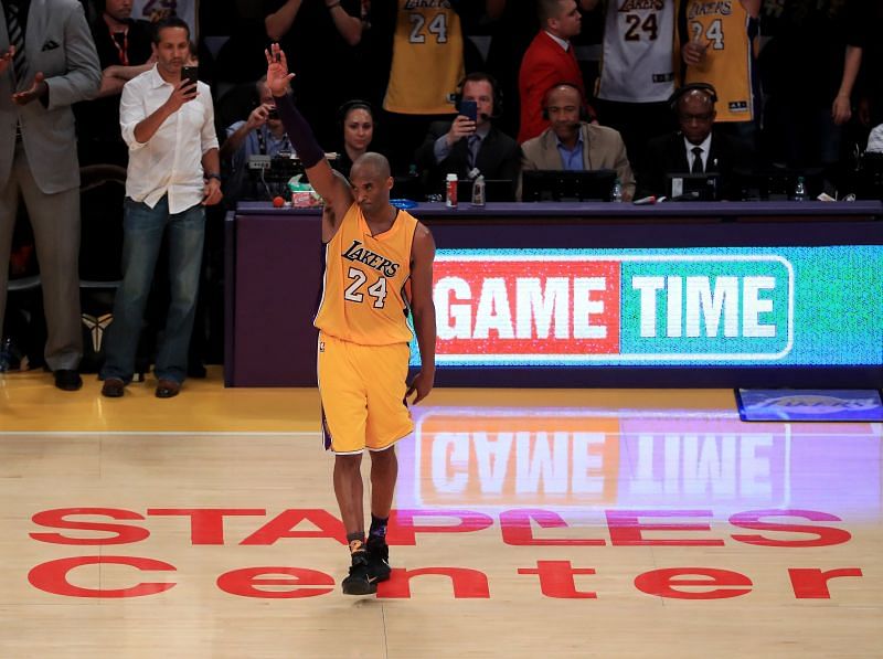 Kobe Bryant of the LA Lakers waves to the crowd after scoring 60 points against the Utah Jazz