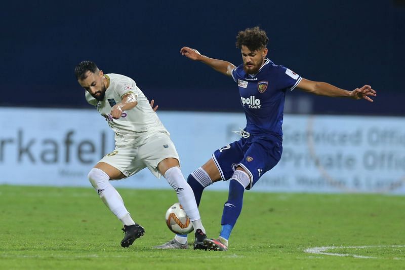 Kerala Blasters&#039; Facundo Pereyra (left) and Chennaiyin FC&#039;s Deepak Tangri in action in their previous ISL match (Image Courtesy: ISL Media)