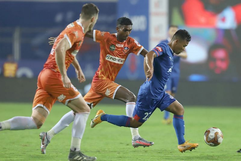 Bengaluru FC&#039;s Suresh Wangjam (in blue) in action against FC Goa in their previous ISL match (Image Courtesy: ISL Media)