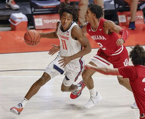 llinois Ayo Dosunmu #11 of the Illinois Fighting Illini drives to the basket