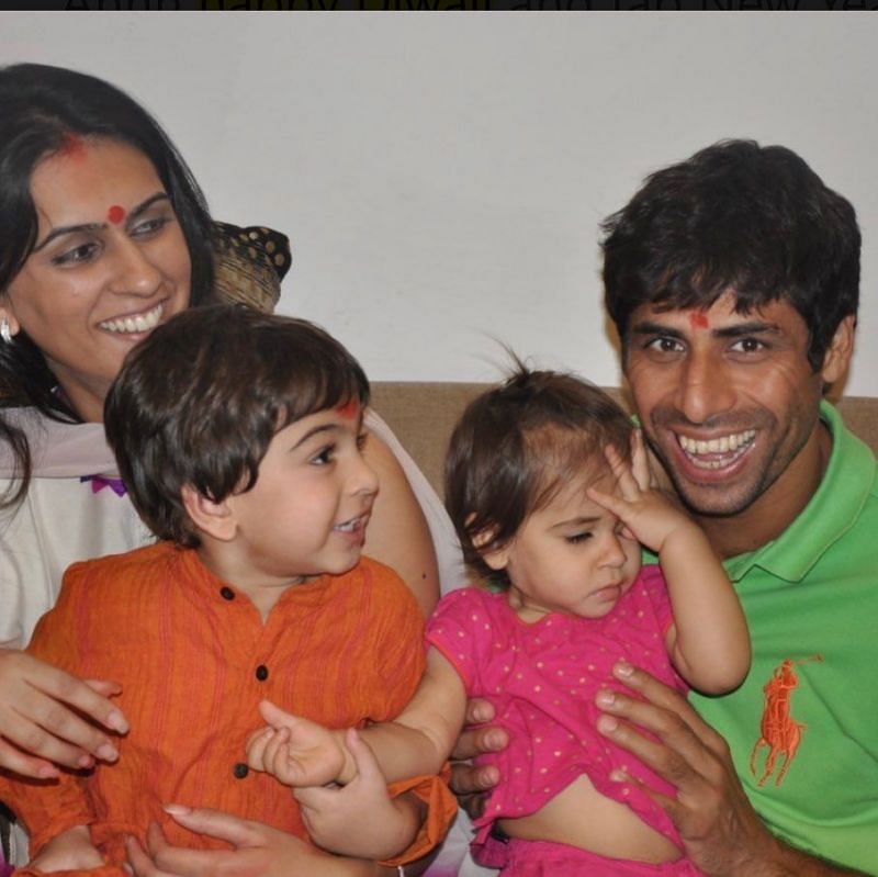 Ashish Nehra and his wife