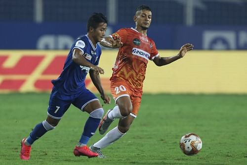 Chennaiyin FC's Lallianzuala Chhangte (L) and FC Goa's Seriton Fernandes in action in their previous ISL clash (Image Courtesy: ISL Media)