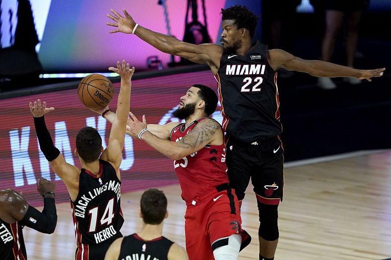Fred VanVleet of the Toronto Raptors shoots between Jimmy Butler and Tyler Herro of the Miami Heat in the second half at HP Field House at ESPN Wide World Of Sports Complex on August 3, 2020, in Lake Buena Vista, Florida. (Photo by Ashley Landis-Pool/Getty Images)