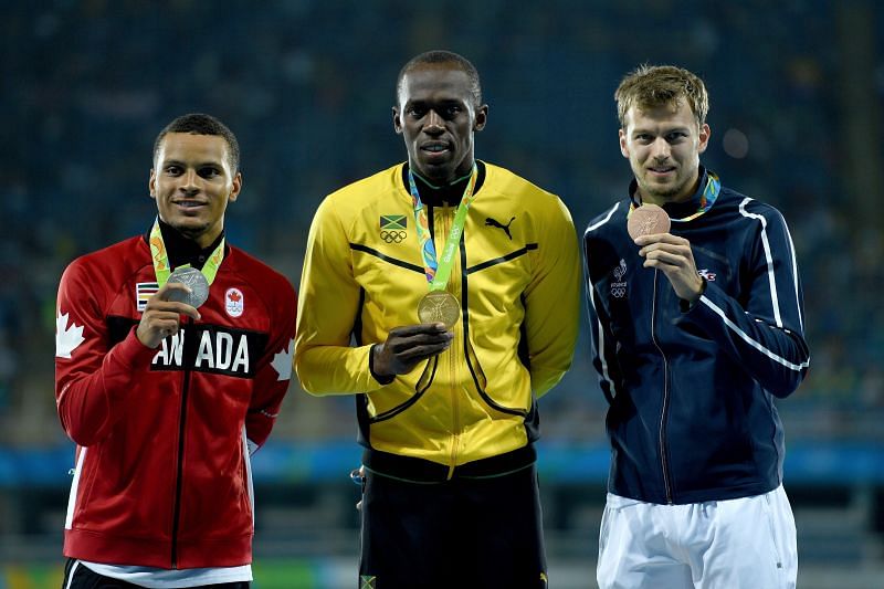 Canadian sprinter Andre De Grasse posing with his 200m silver medal at the Rio Olympics