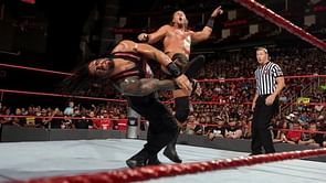 रोमन रेंस से लड़ चुके और WWE से निकाले गए 7 फुट के रेसलर ने बनाई तगड़ी बॉडी, तस्वीरें आई सामने