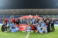 Mumbai City FC players pose with the ISL Shield (Image Courtesy: ISL Media)