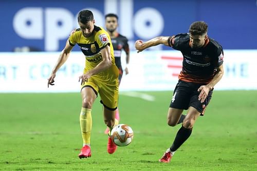 Hyderabad FC's Joel Chianese in action against FC Goa's Ivan Gonzalez in their previous ISL meeting (Image Courtesy: ISL Media)