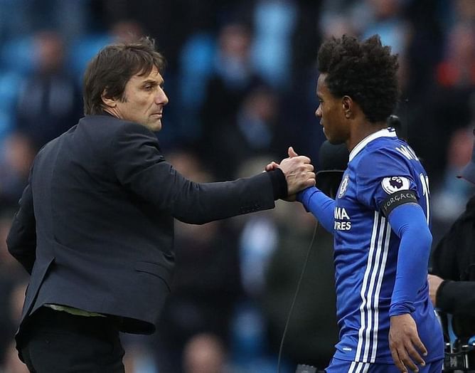 Former Chelsea star Willian lifts the lid on problems with Antonio Conte