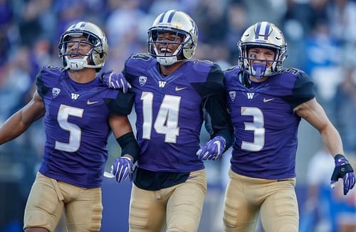 Washington CB #3 Elijah Molden celebrates with his teammates after a big stop on defense