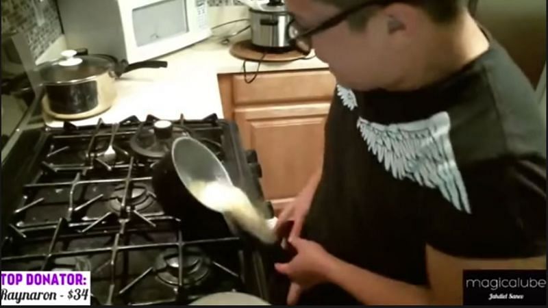 Streamer Magicalcube pours boiling water over himself on stream.