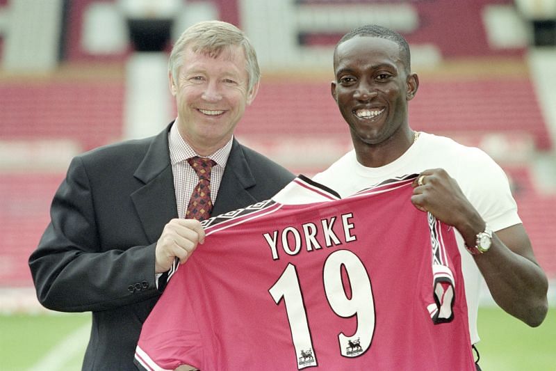Dwight Yorke Signs for Manchester United 1998