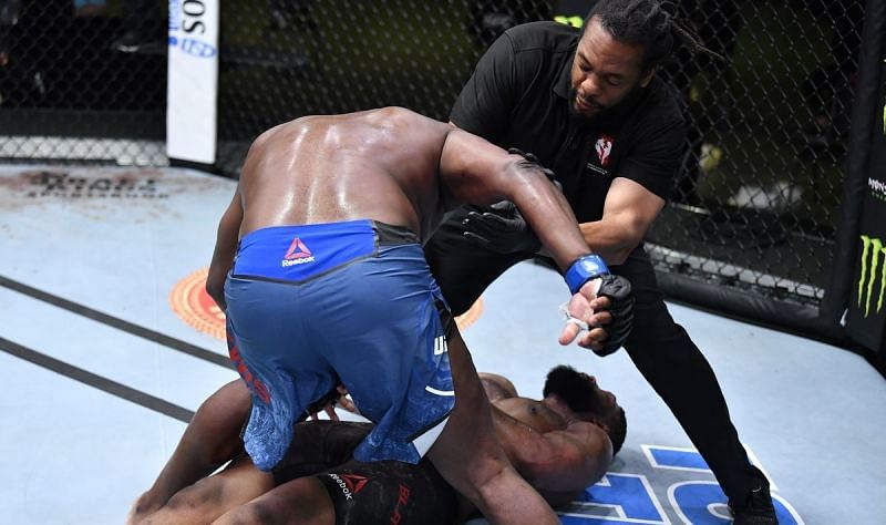 Derrick Lewis knocked out Curtis Blaydes with a counter right uppercut