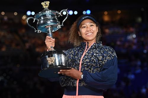 Naomi Osaka holding aloft the 2021 Australian Open trophy