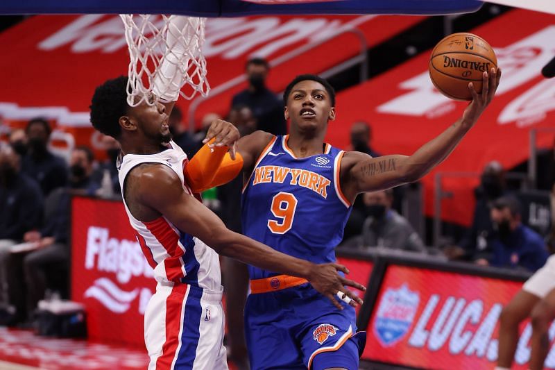 RJ Barrett (#9) of the New York Knicks drives to the basket.