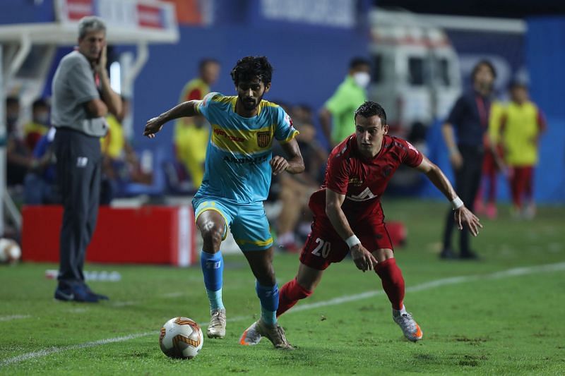 Akash Mishra can give tough competition to Mandar Rao Dessai and Subhasish Bose for the left-back position in the Indian National Football Team (Image Courtesy: ISL Media)