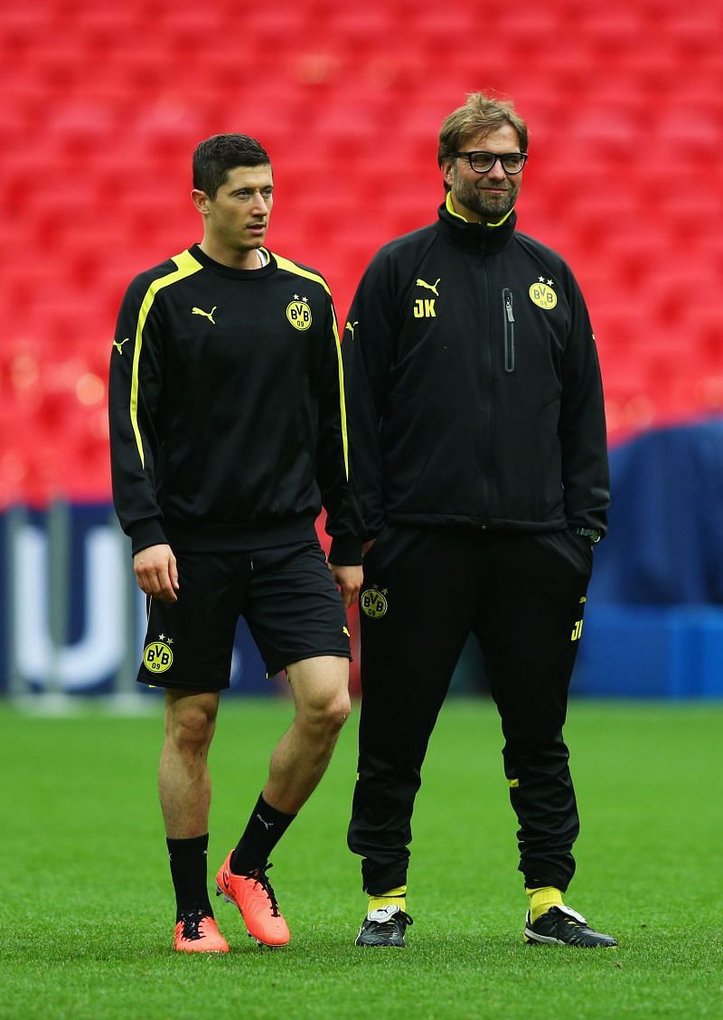 Robert Lewandowski (L) and Jurgen Klopp