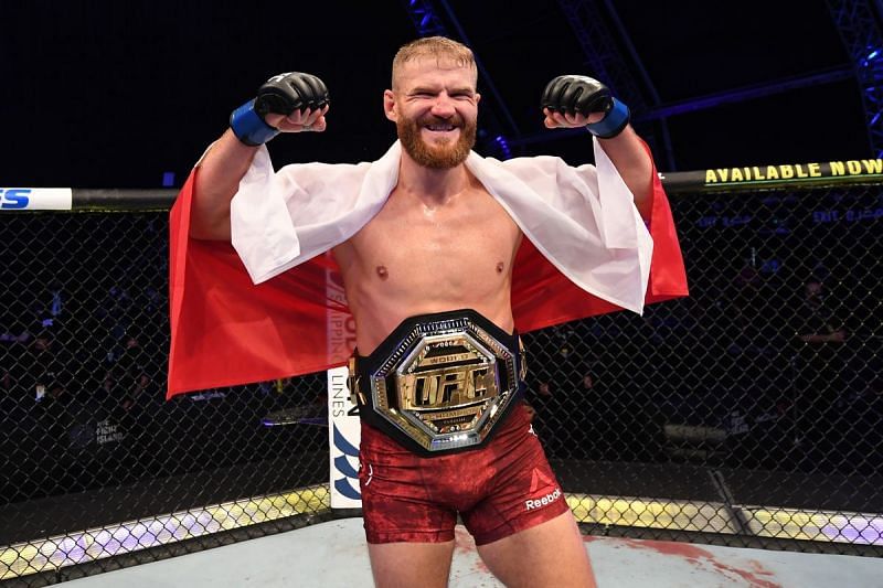 Twitter in disbelief as UFC champion Jan Blachowicz does recovery in freezing lake ahead of UFC 259