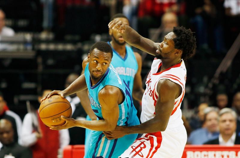 Kemba Walker (L) vs Patrick Beverley