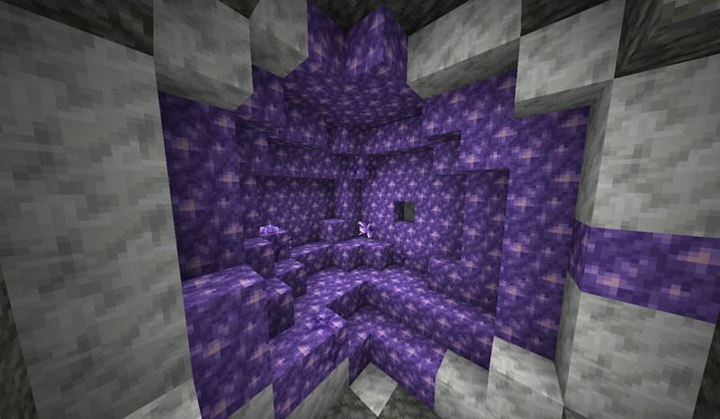 Amethyst geodes can occasionally be found cracked, meaning they can breach into cave generations (Image via Minecraft Wiki)