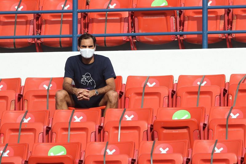 Roger Federer watching the match between Dan Evans and Jeremy Chardy