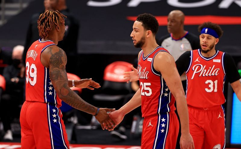 Dwight Howard #39 and Ben Simmons #25 low-five during a game against the Toronto Raptors. (Photo by Mike Ehrmann/Getty Images)