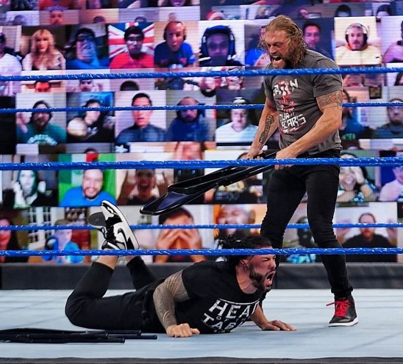 WWE SmackDown में ऐज ने रोमन रेंस के ऊपर बुरी तरह अटैक किया