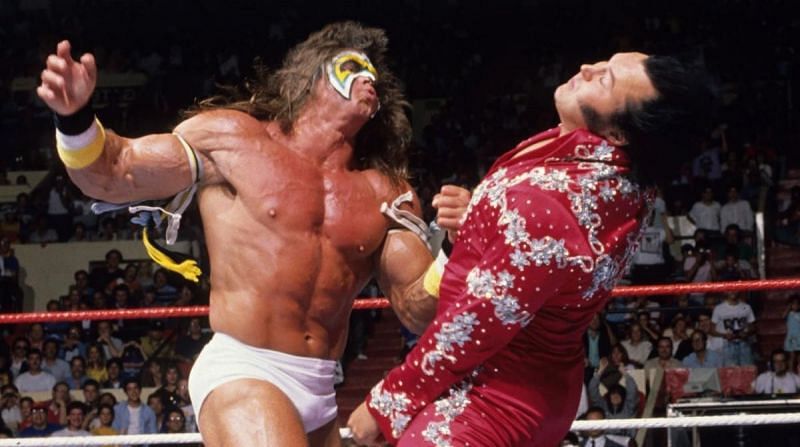 The Ultimate Warrior clotheslining The Honky Tonk Man