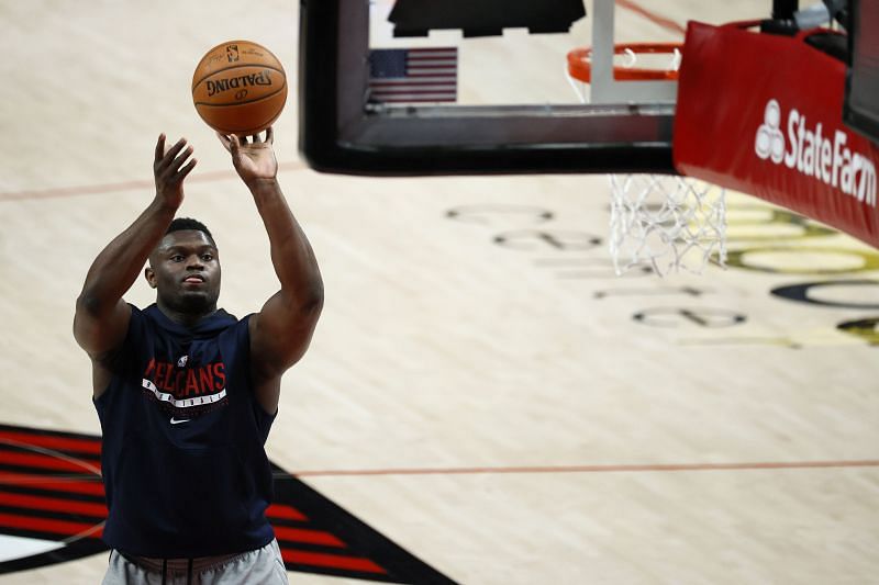 Zion Williamson warms up for the New Orleans Pelicans