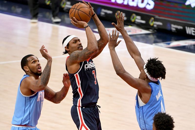 Washington Wizards superstar Bradley Beal (center) has been shooting lights out this season.