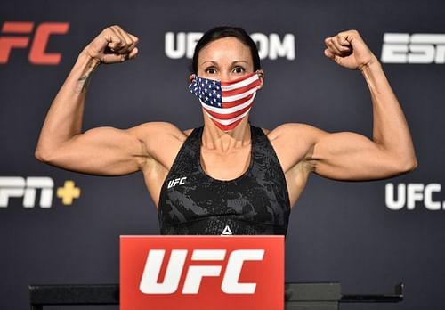 Marion Reneau weighing in